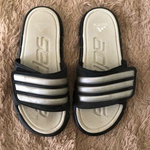 Kids Adidas slides size 5